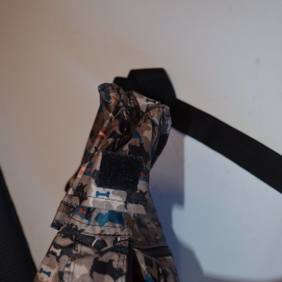 YOUNG FASHION Cross-Body Dogs Images Prints Many Pockets Medium Purse ~9'x11'x3' - Picture 5 of 10